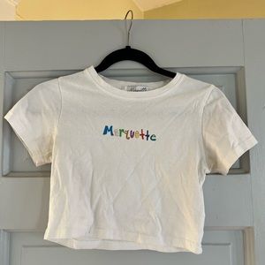 Marquette cropped baby tee